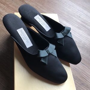 Amy Jo Gladstone  New York mules.